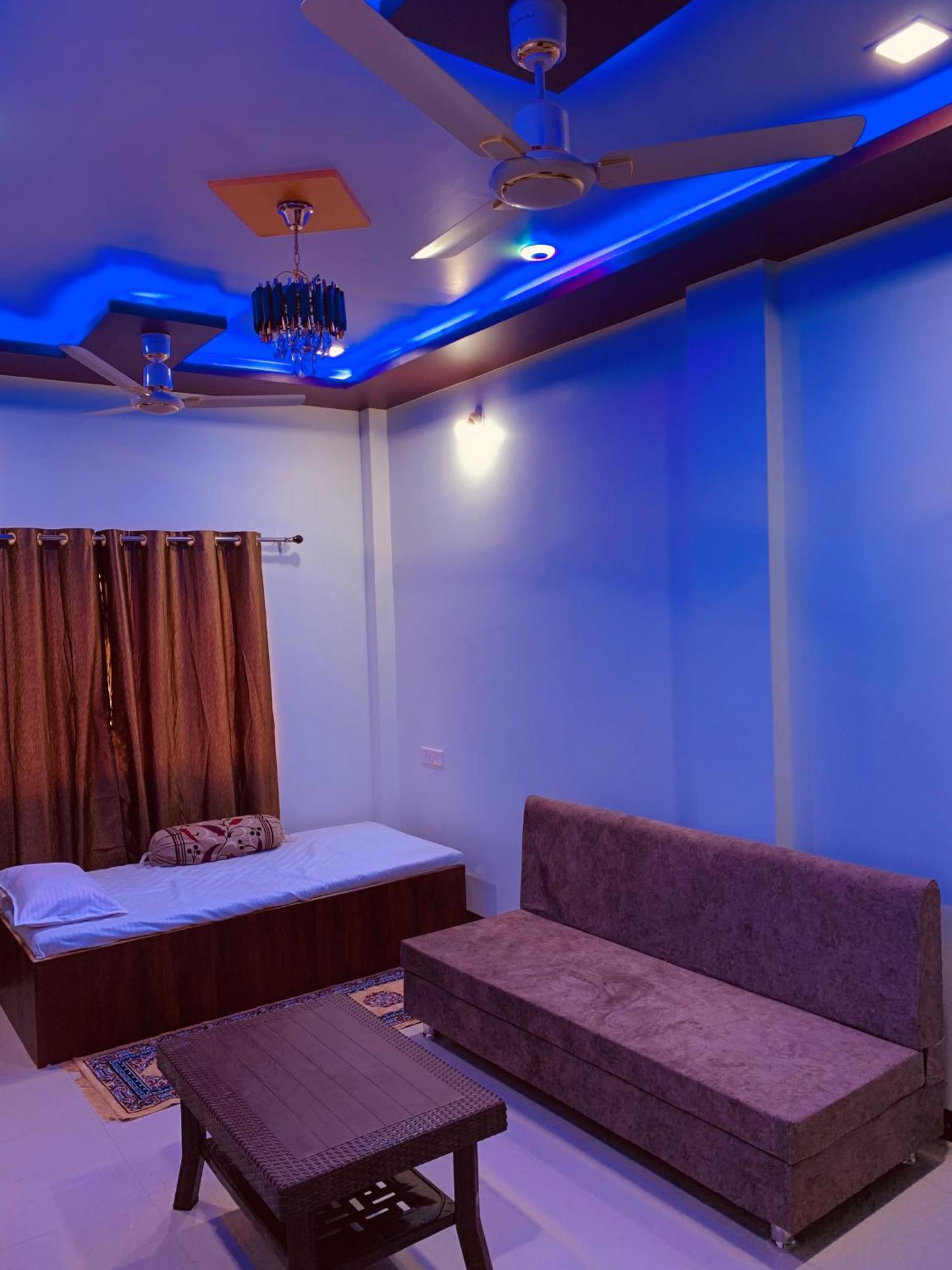 Manjushree Guest House Uddzsaín Kültér fotó