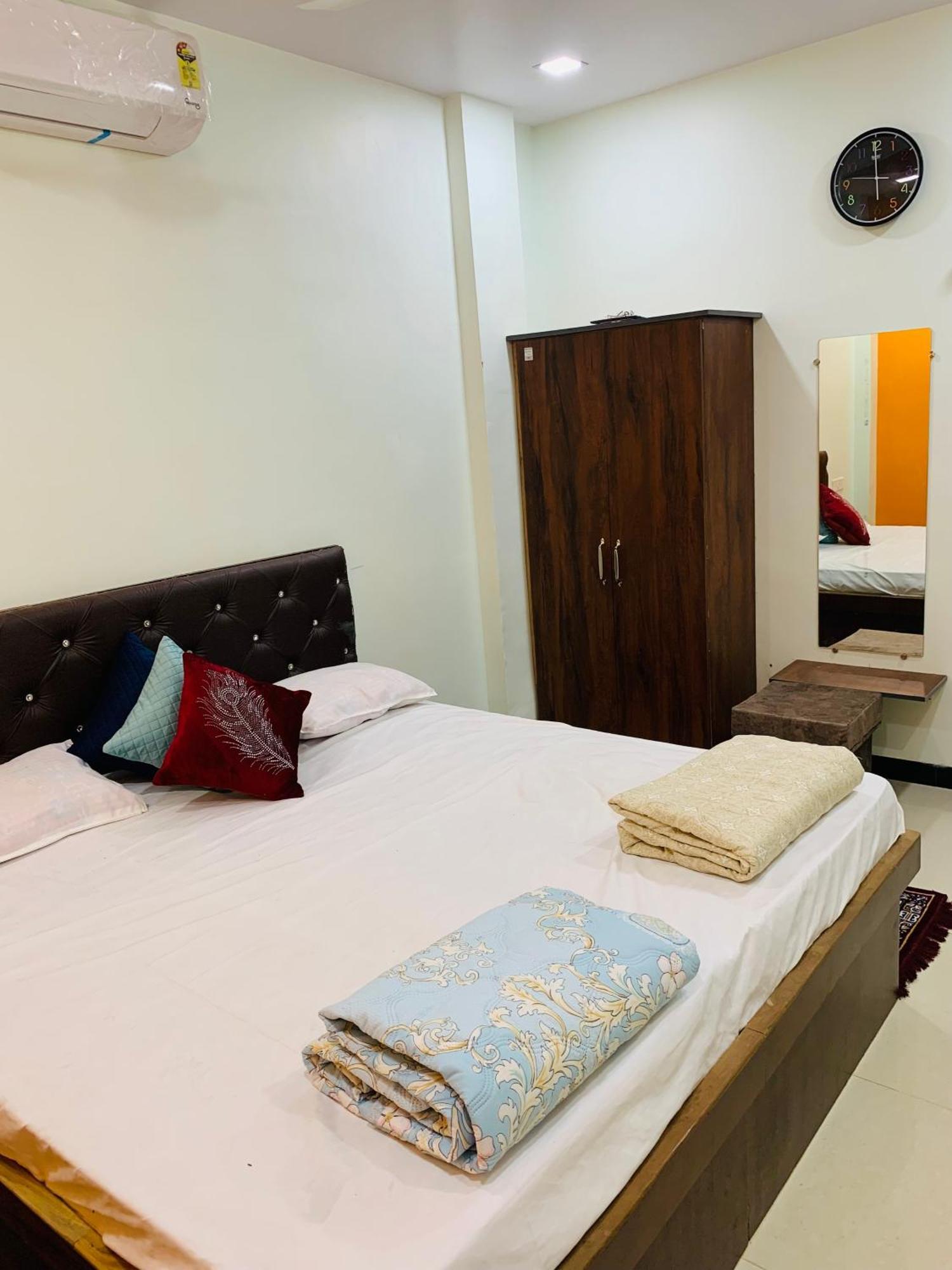Manjushree Guest House Uddzsaín Kültér fotó