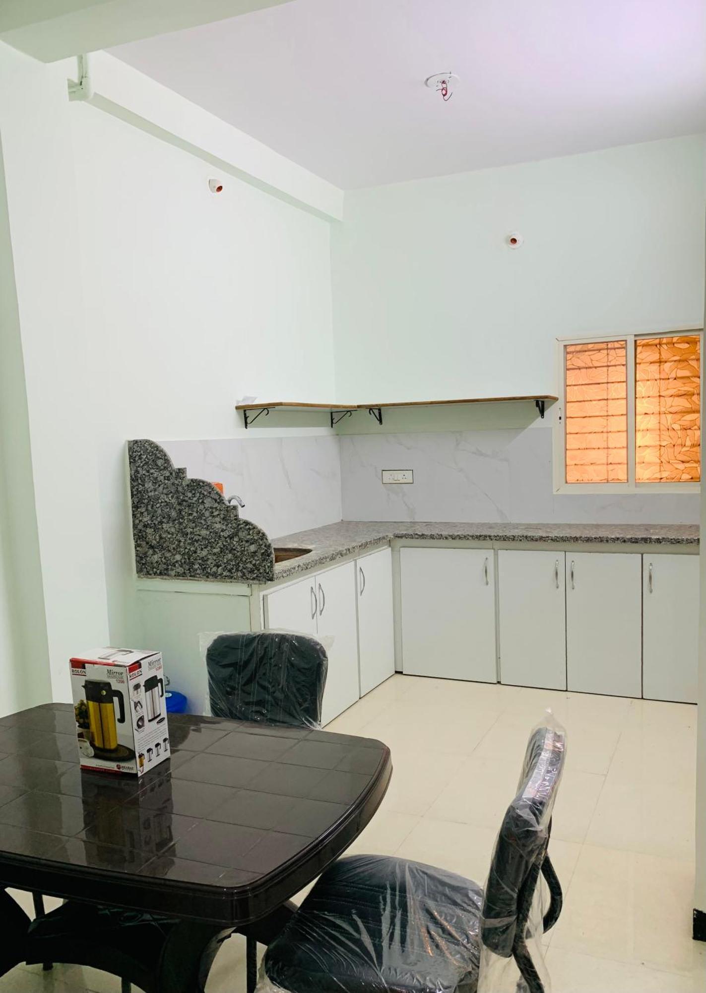 Manjushree Guest House Uddzsaín Kültér fotó